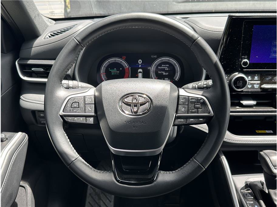 Used 2025 Toyota Highlander XSE AWD/4WD image 19
