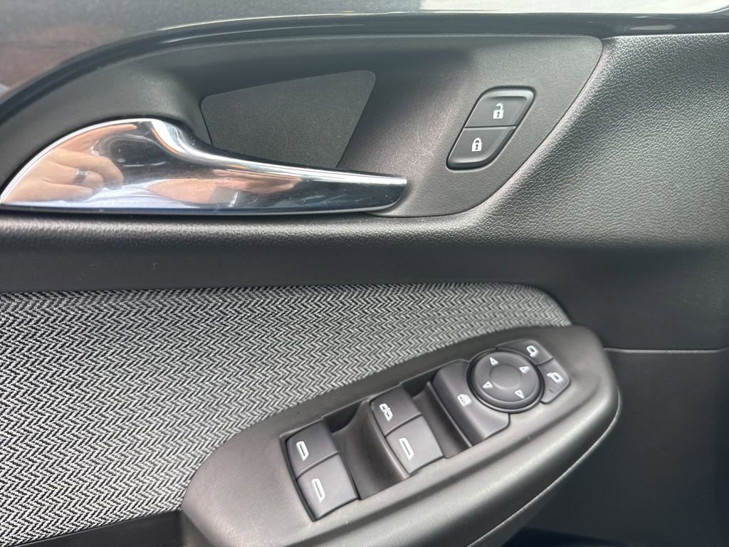 Used 2025 Chevrolet TrailBlazer LT w/ Driver Confidence Package image 20