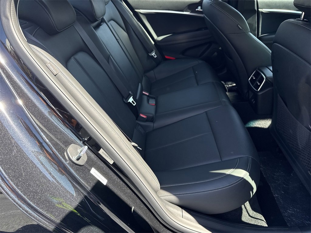 Used 2025 Genesis G70 2.5T image 15