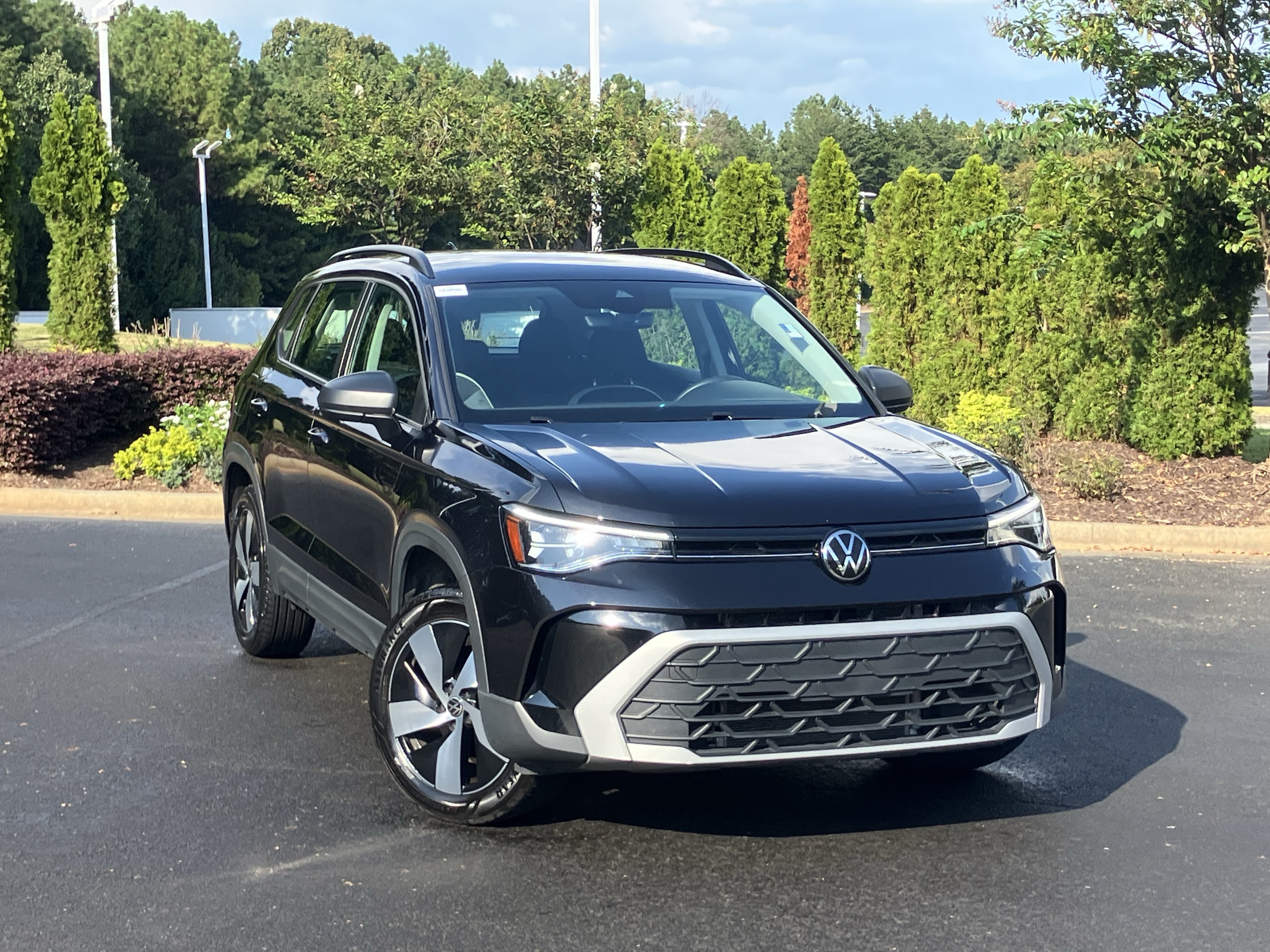 Used 2025 Volkswagen Taos S AWD/4WD image 2