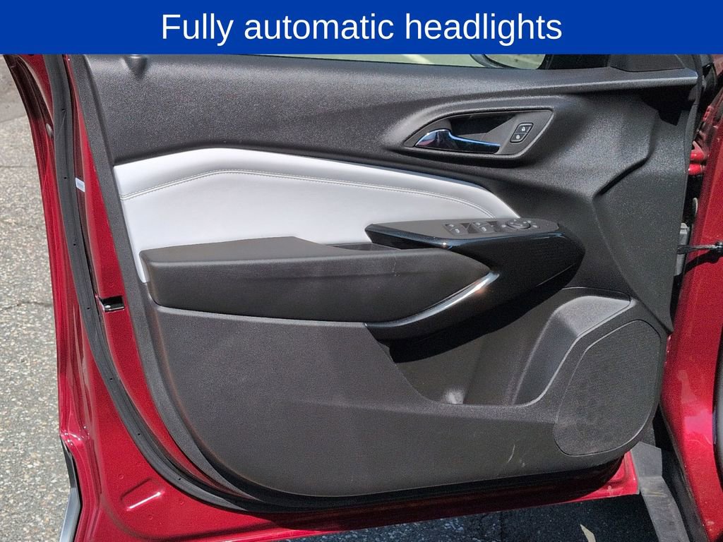 Certified 2025 Chevrolet Trax LT image 9