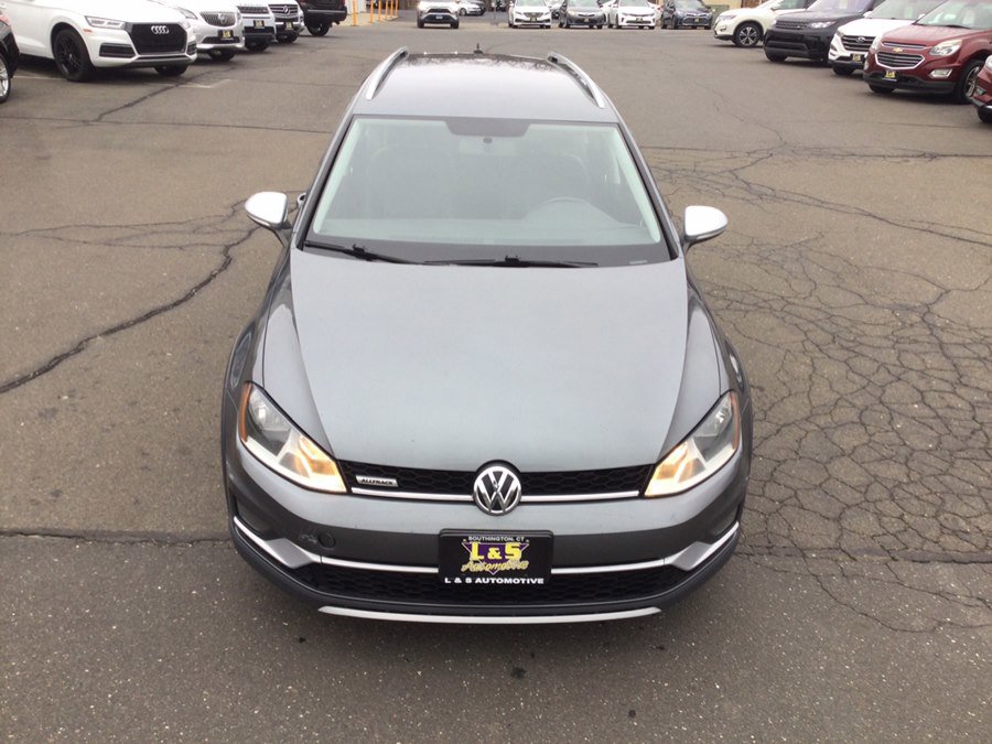 Used 2017 Volkswagen Golf Alltrack S image 5