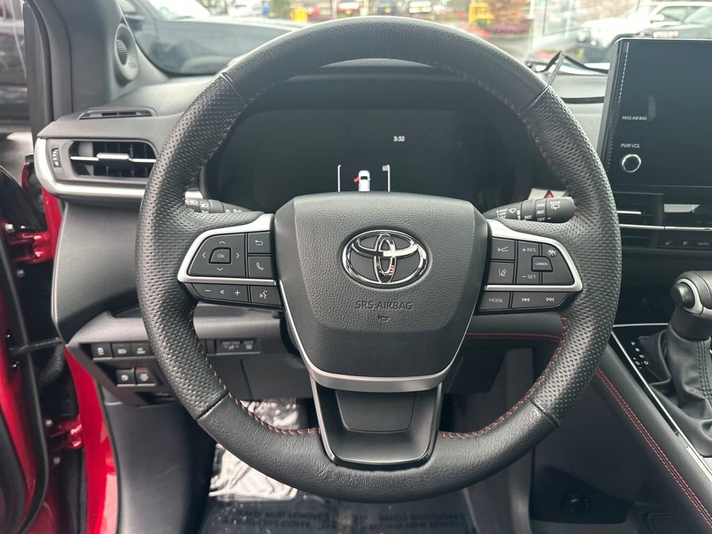 Used 2025 Toyota Sienna XSE w/ XSE Premium Package image 19