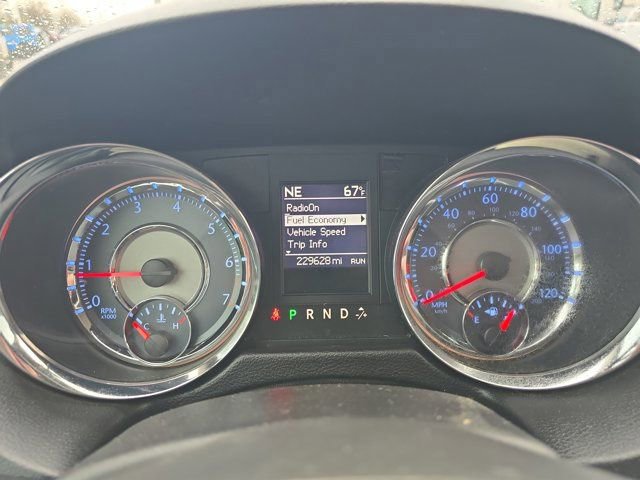 Used 2011 Chrysler Town & Country Touring FWD image 21