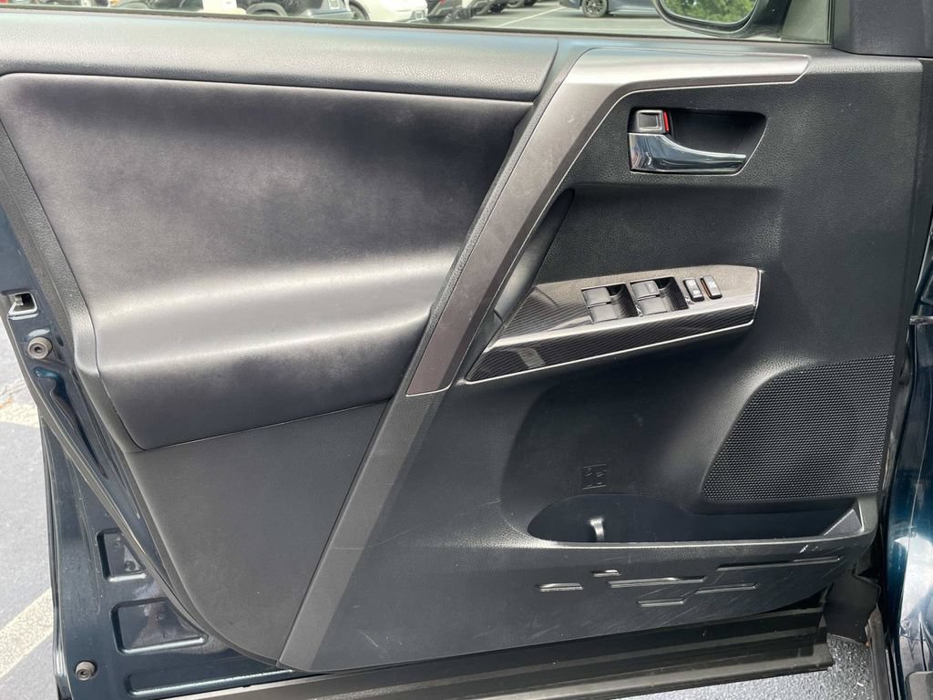 Used 2017 Toyota RAV4 SE AWD/4WD image 17
