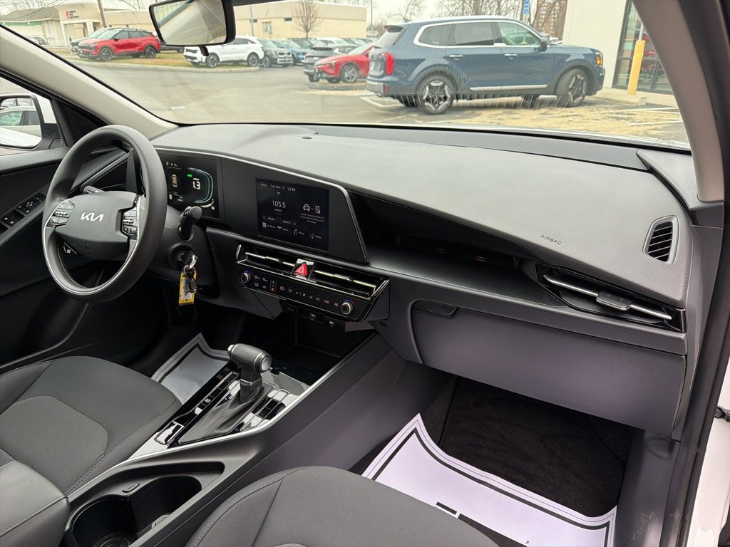 Certified 2025 Kia Niro LX image 15