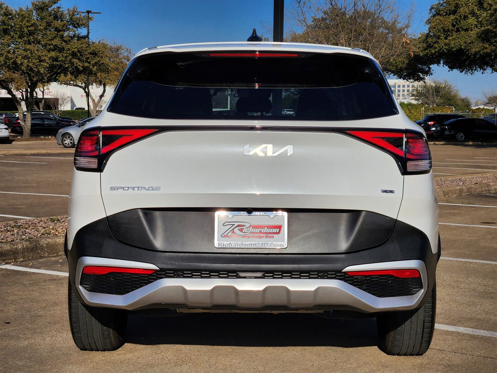 Used 2024 Kia Sportage LX image 5