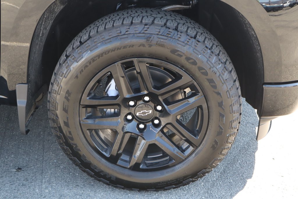 New 2026 Chevrolet Silverado 1500 Custom w/ Turbomax Blackout Package AWD/4WD image 13