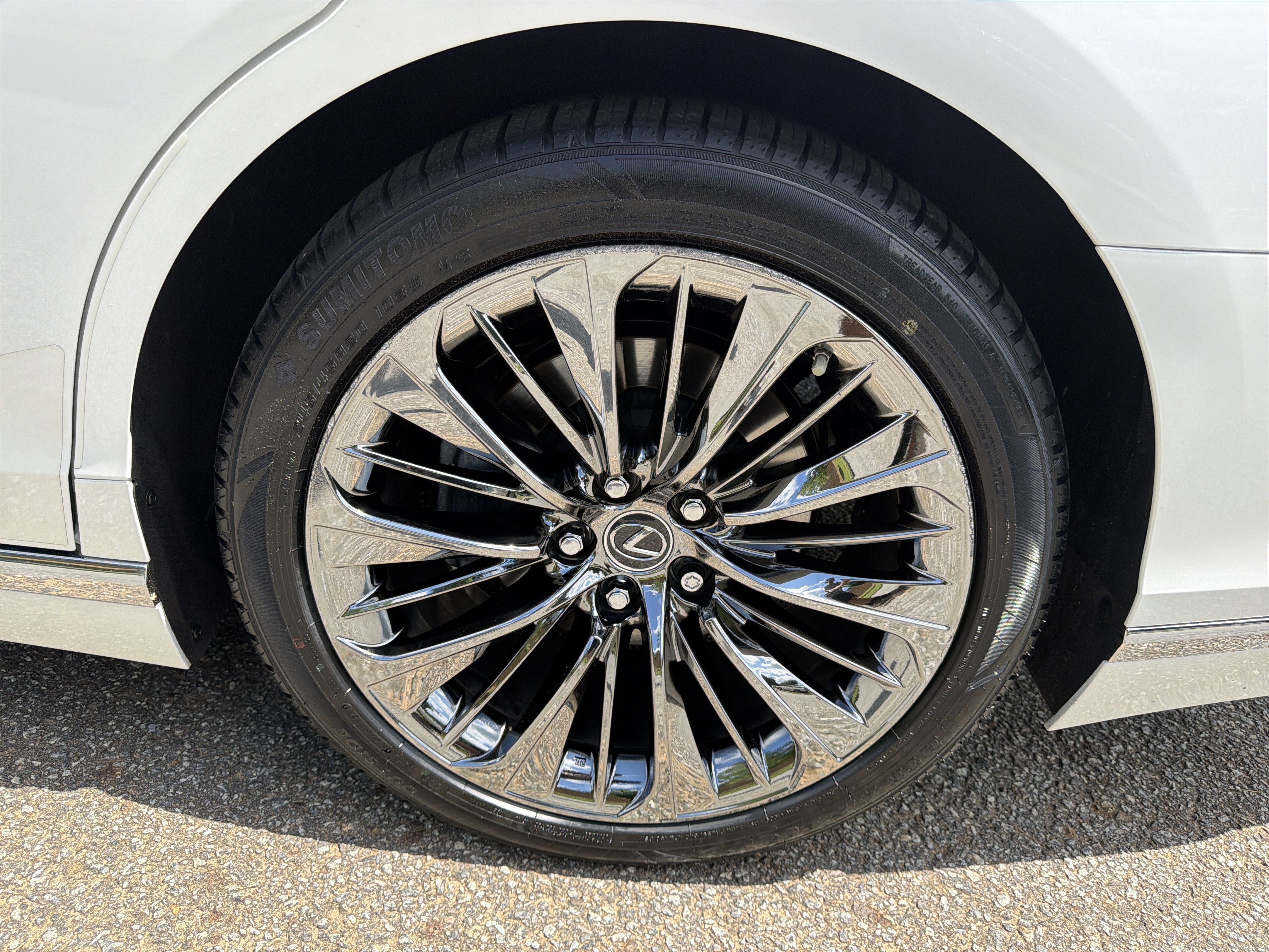 Used 2021 Lexus LS 500 w/ Accessory Package (Z2) RWD image 20