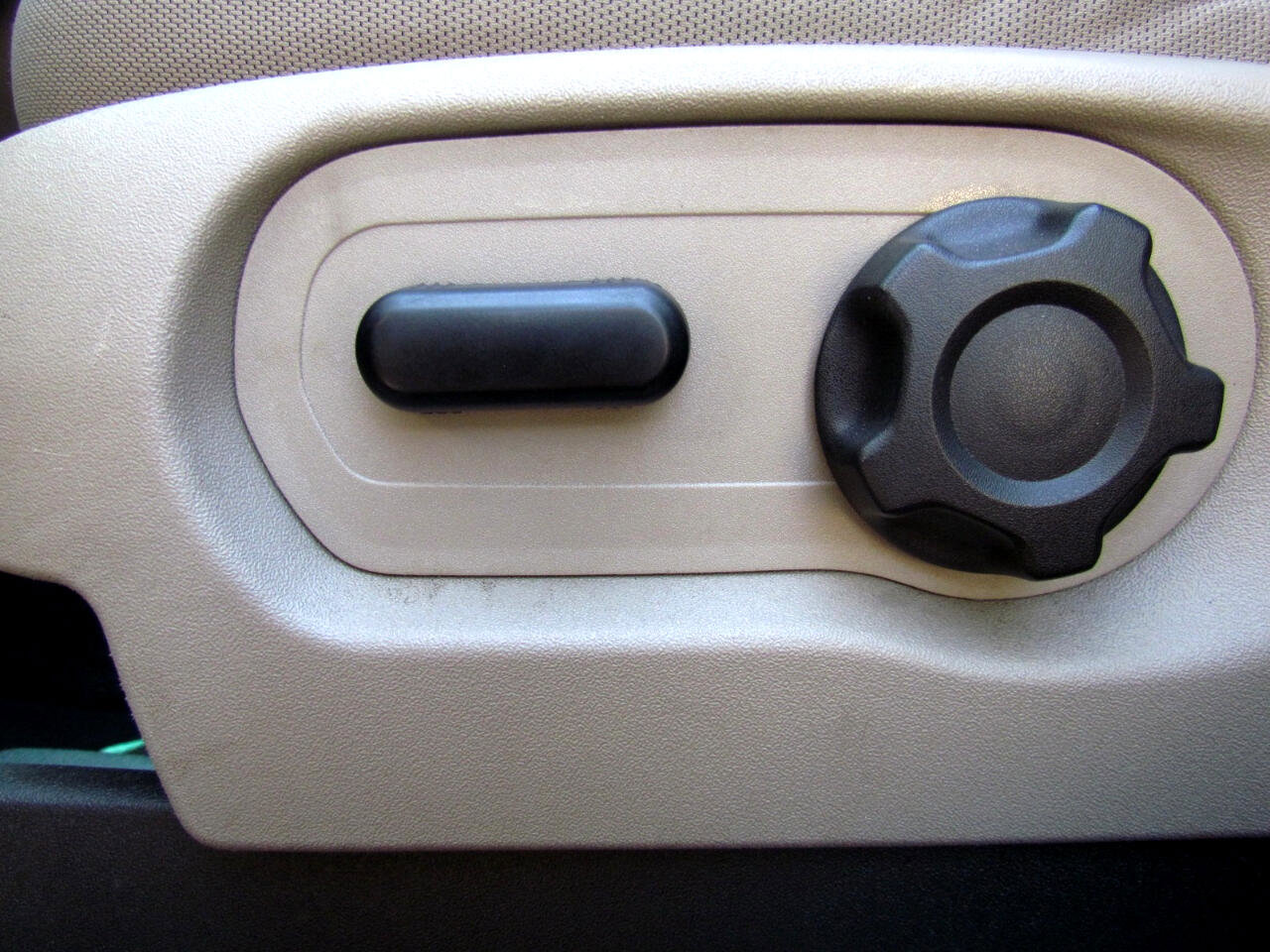 Used 2013 Ford Explorer FWD image 17