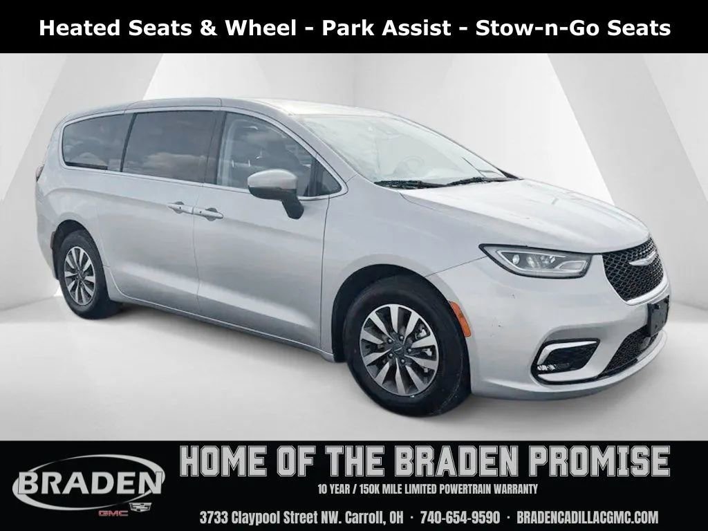 Used 2023 Chrysler Pacifica Touring-L image 1