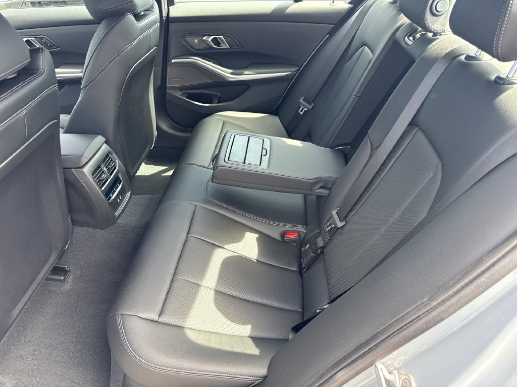 New 2026 BMW 330i Sedan w/ M Sport Package RWD image 17