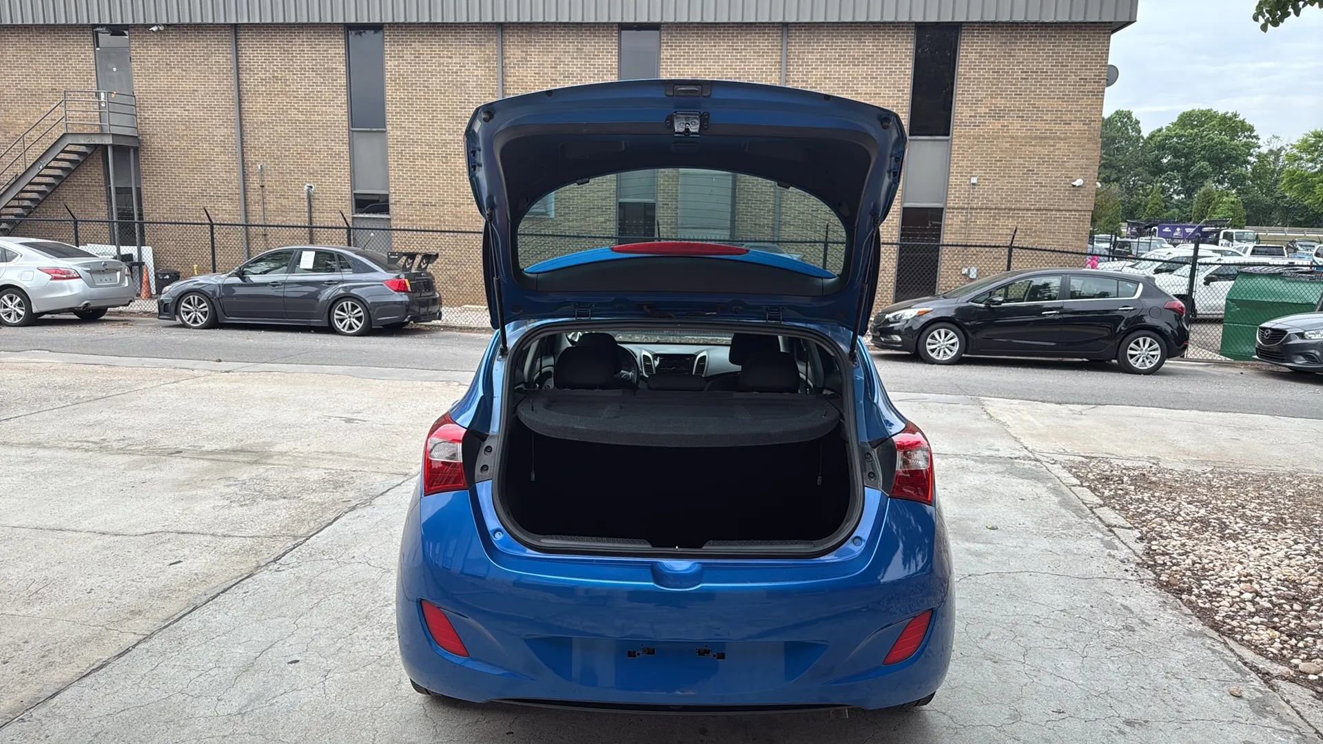 Used 2017 Hyundai Elantra GT FWD image 11