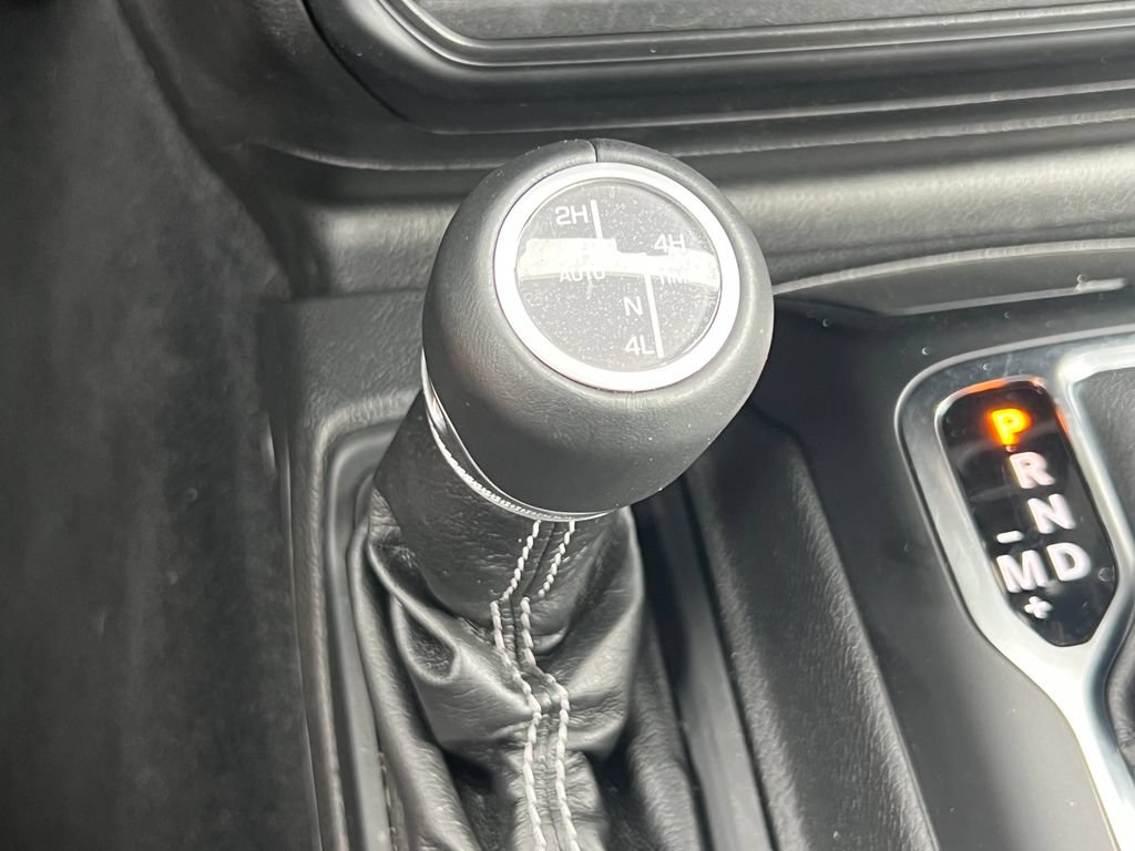 Used 2022 Jeep Wrangler Unlimited Sahara AWD/4WD image 35