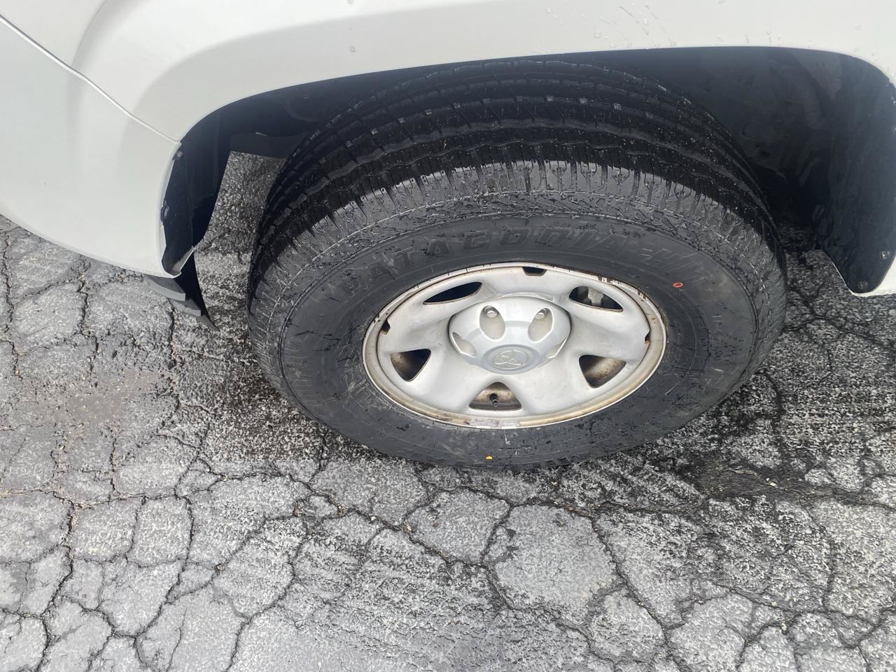 Used 2016 Toyota Tacoma SR w/ Towing Package AWD/4WD image 4