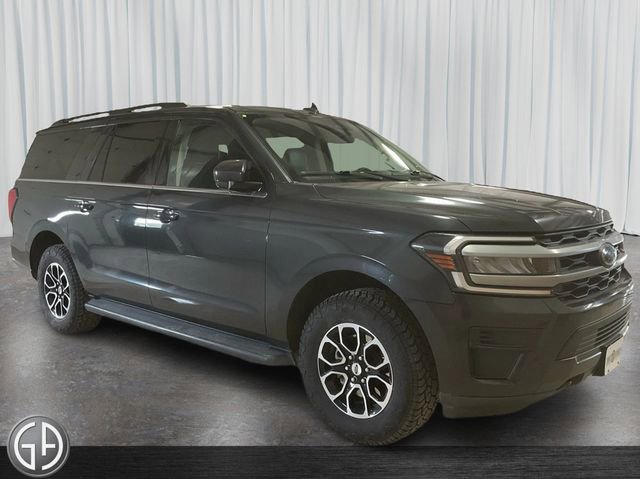 Used 2023 Ford Expedition Max XLT image 3