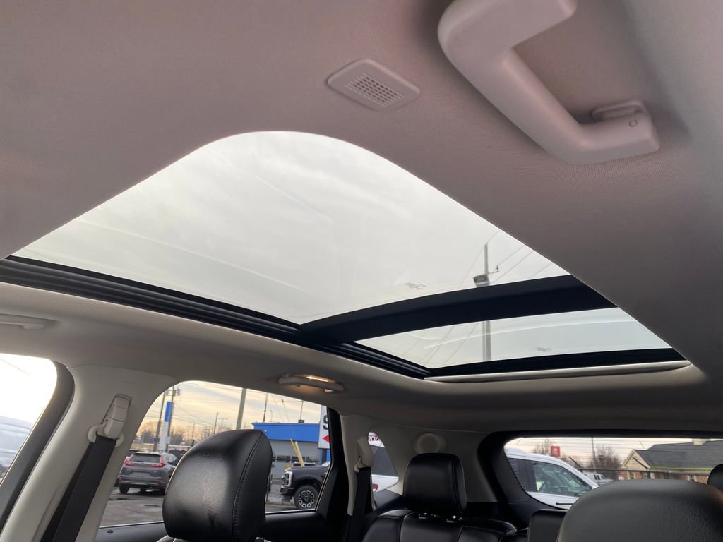 Used 2019 Ford Edge Titanium w/ Equipment Group 301A image 12