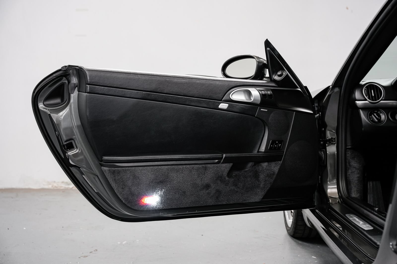 Used 2006 Porsche Cayman S RWD image 19