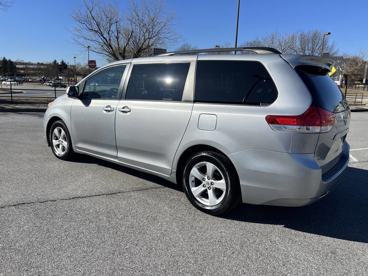 Used 2014 Toyota Sienna LE image 6