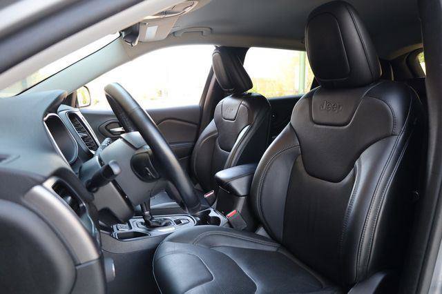Used 2021 Jeep Cherokee Latitude Lux FWD image 18