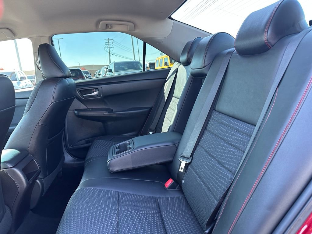 Used 2015 Toyota Camry SE image 21