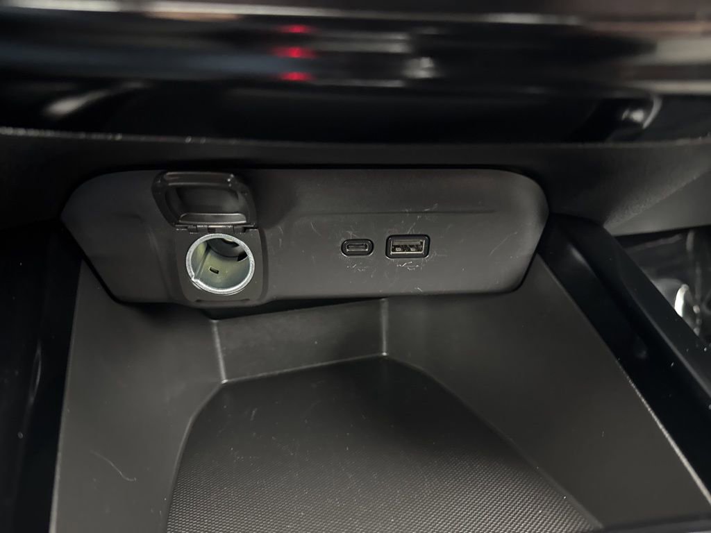 Used 2025 Chevrolet Trax LT w/ LT Convenience Package FWD image 21