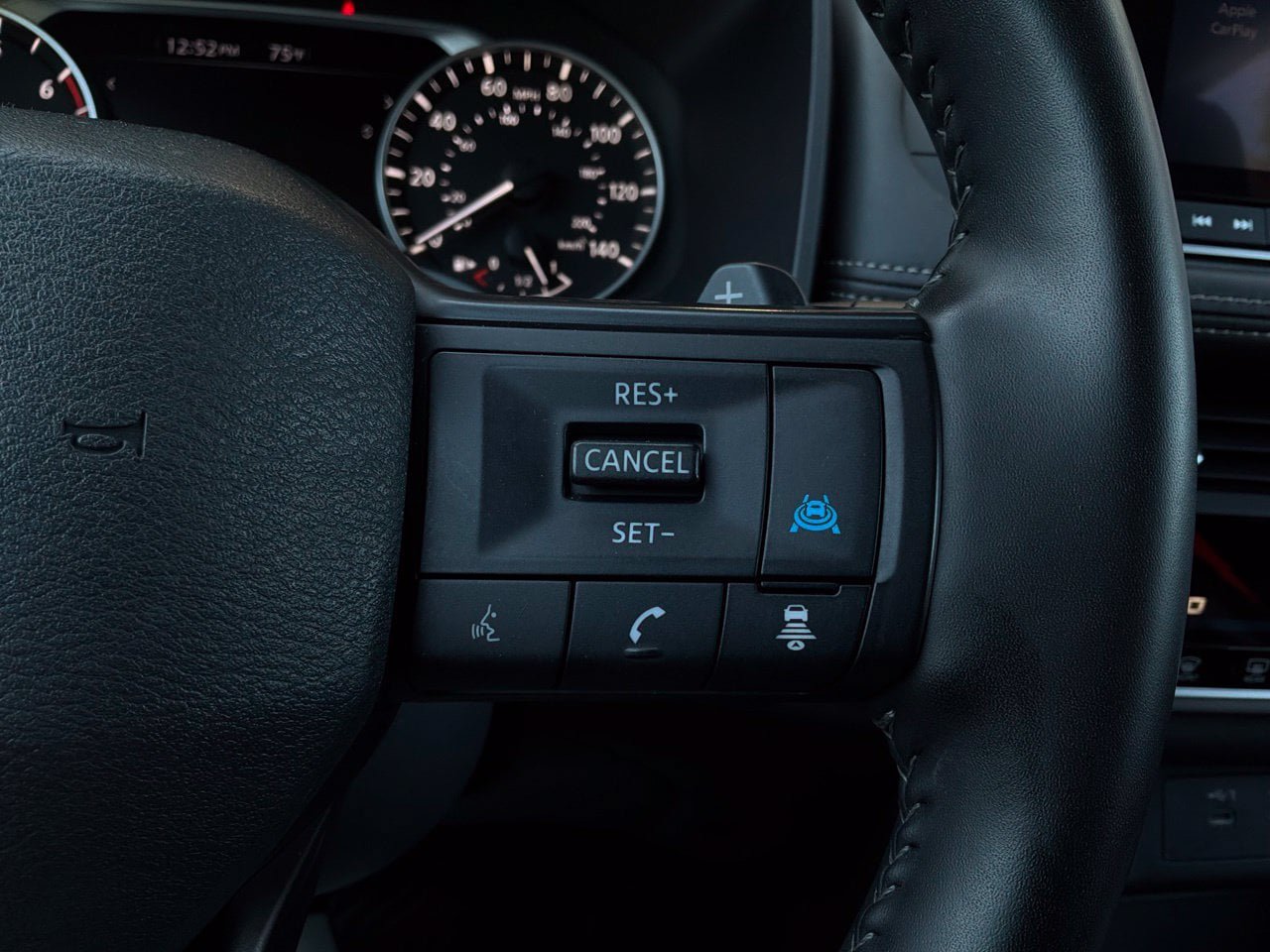 Used 2025 Nissan Rogue SV AWD/4WD image 40