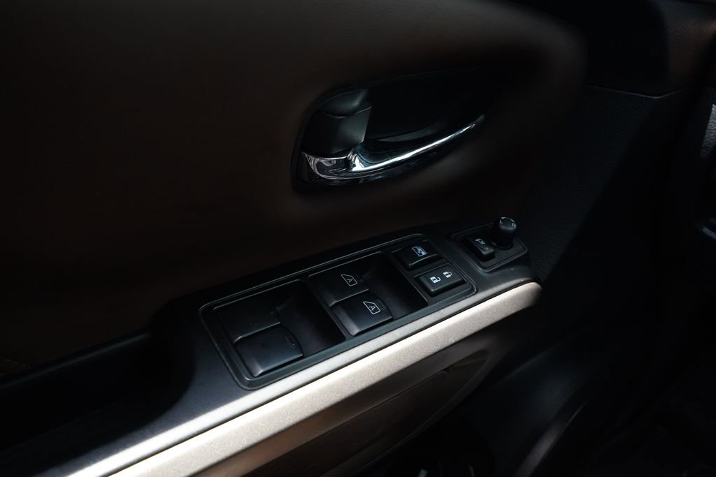 Used 2024 Nissan Titan Platinum Reserve w/ Moonroof Package AWD/4WD image 27