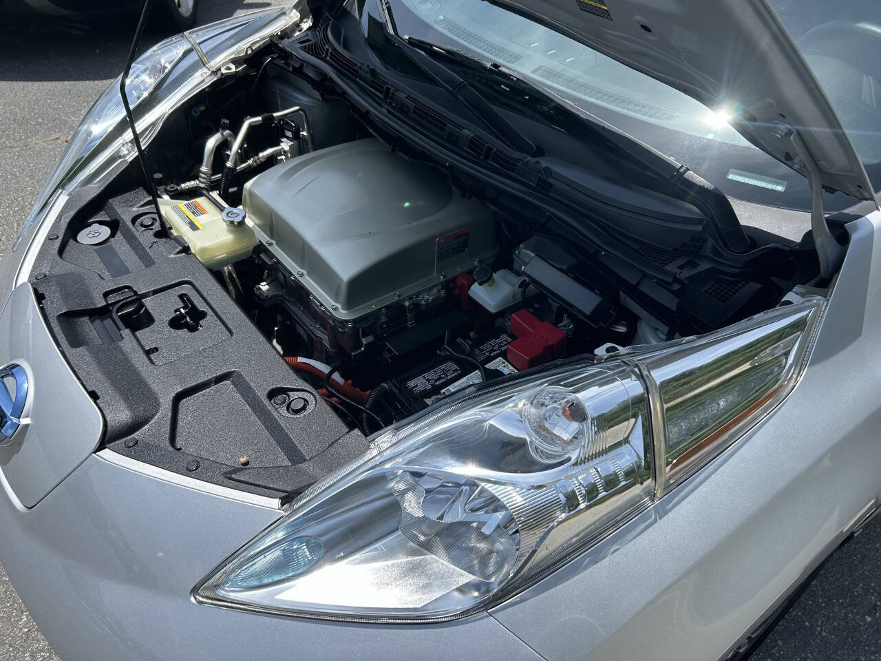 Used 2016 Nissan Leaf SV w/ Premium Package FWD image 29