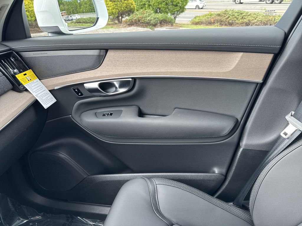 New 2025 Volvo XC90 T8 Plus w/ Protection Package Premier image 27