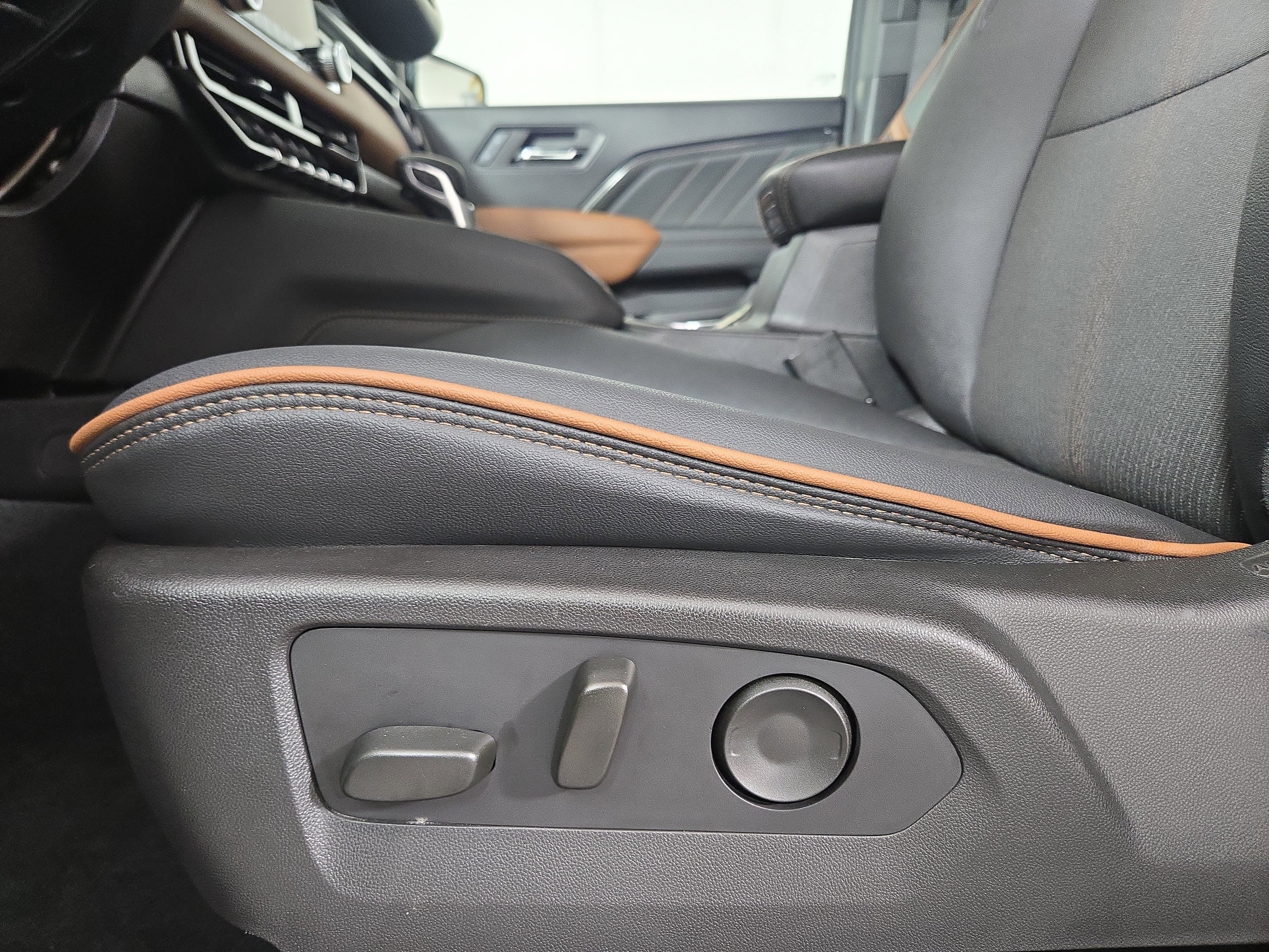 Certified 2024 GMC Canyon AT4 w/ Canyon Safety Plus Package image 32