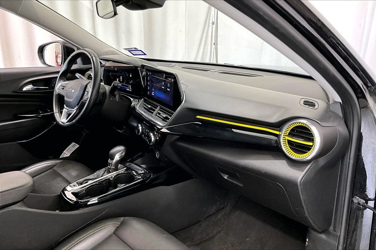 Used 2024 Chevrolet Trax ACTIV w/ Sunroof Package FWD image 28
