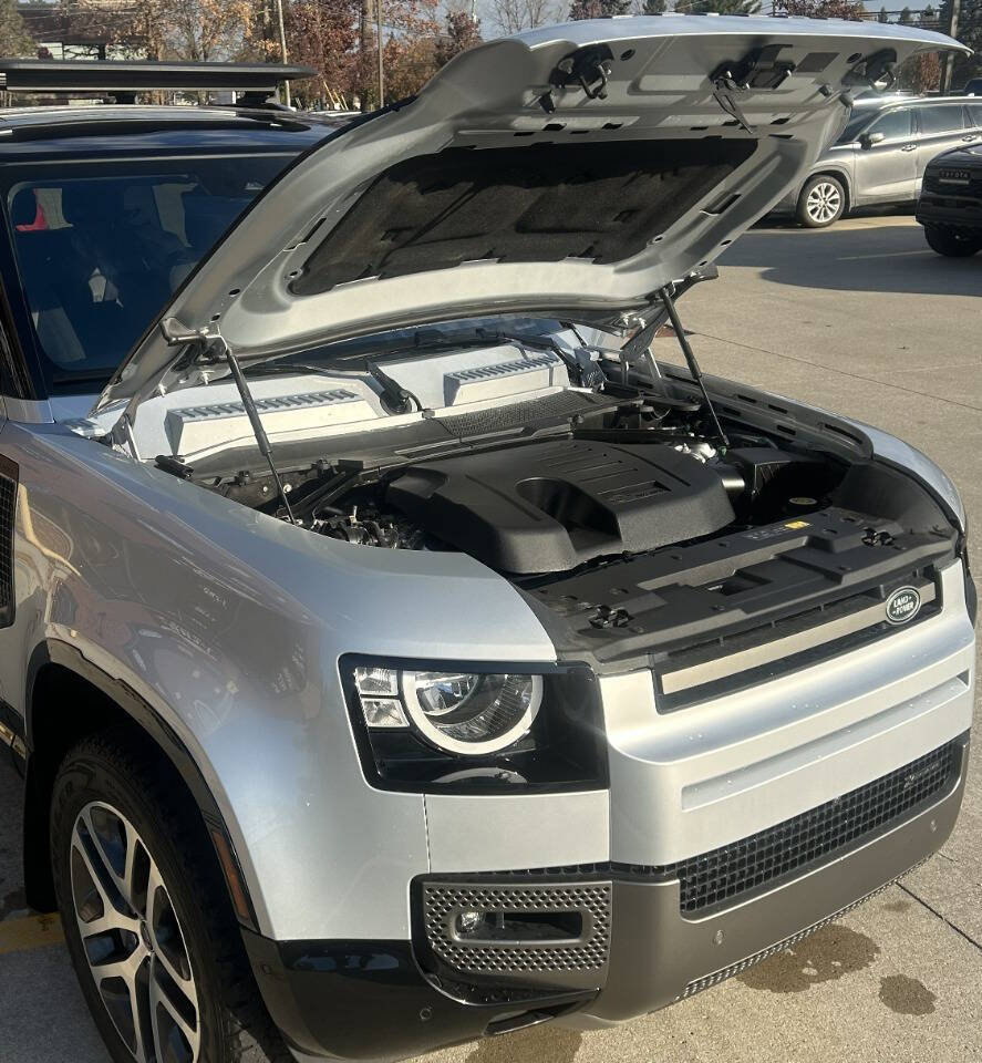 Used 2022 Land Rover Defender 90 X-Dynamic S image 38