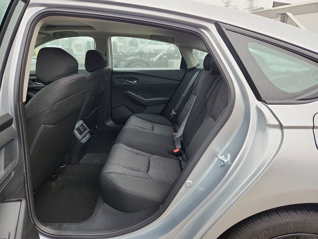 Used 2025 Honda Accord SE image 6