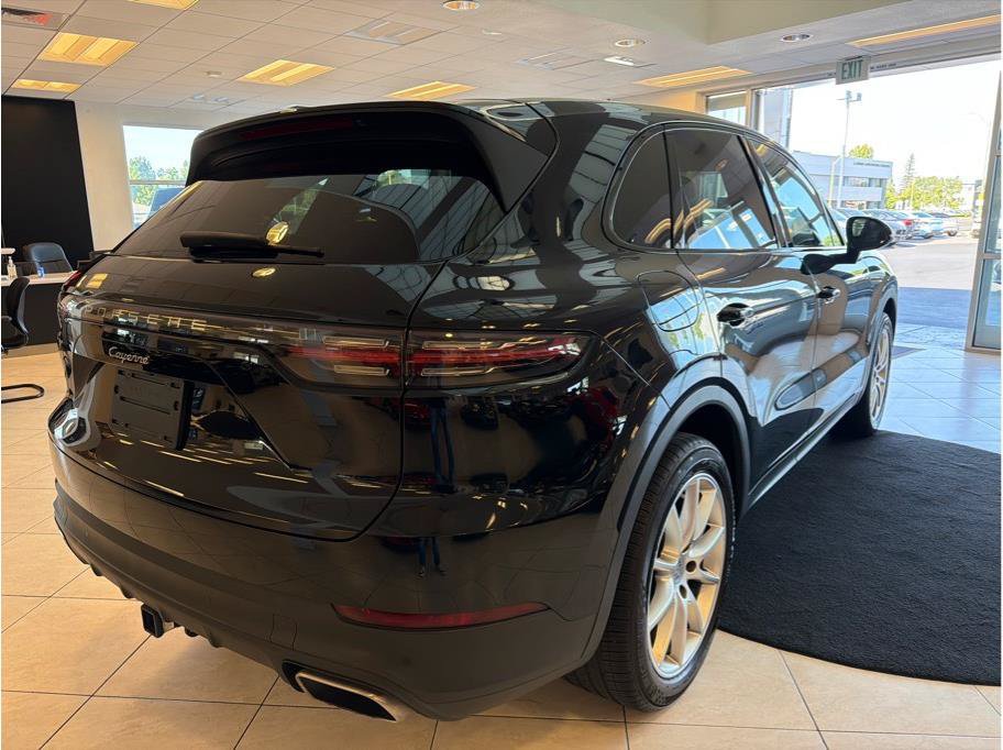 Used 2020 Porsche Cayenne AWD/4WD image 4