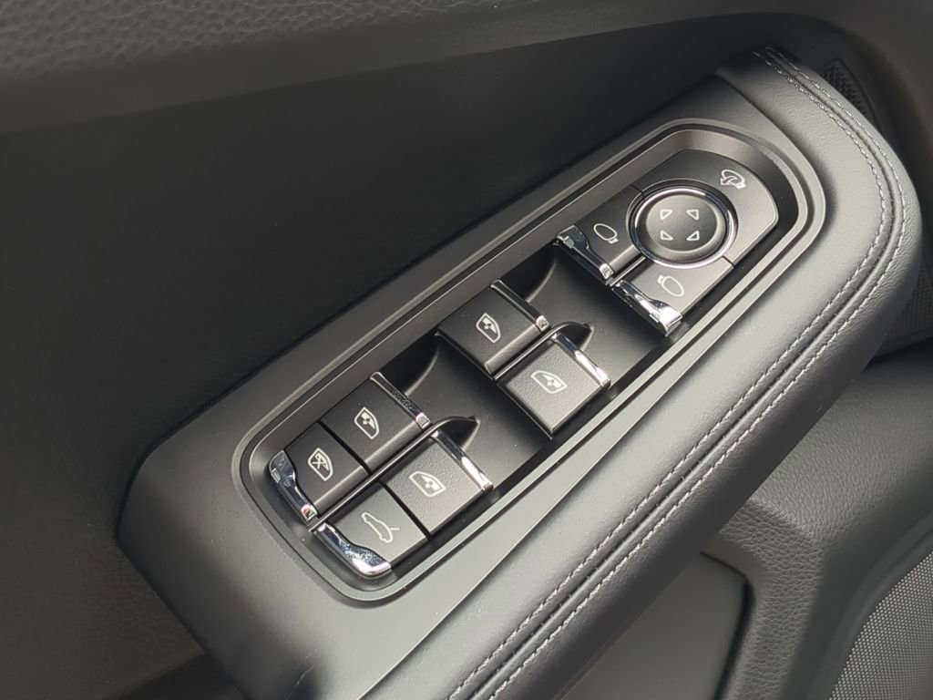 New 2026 Porsche Macan Turbo image 25