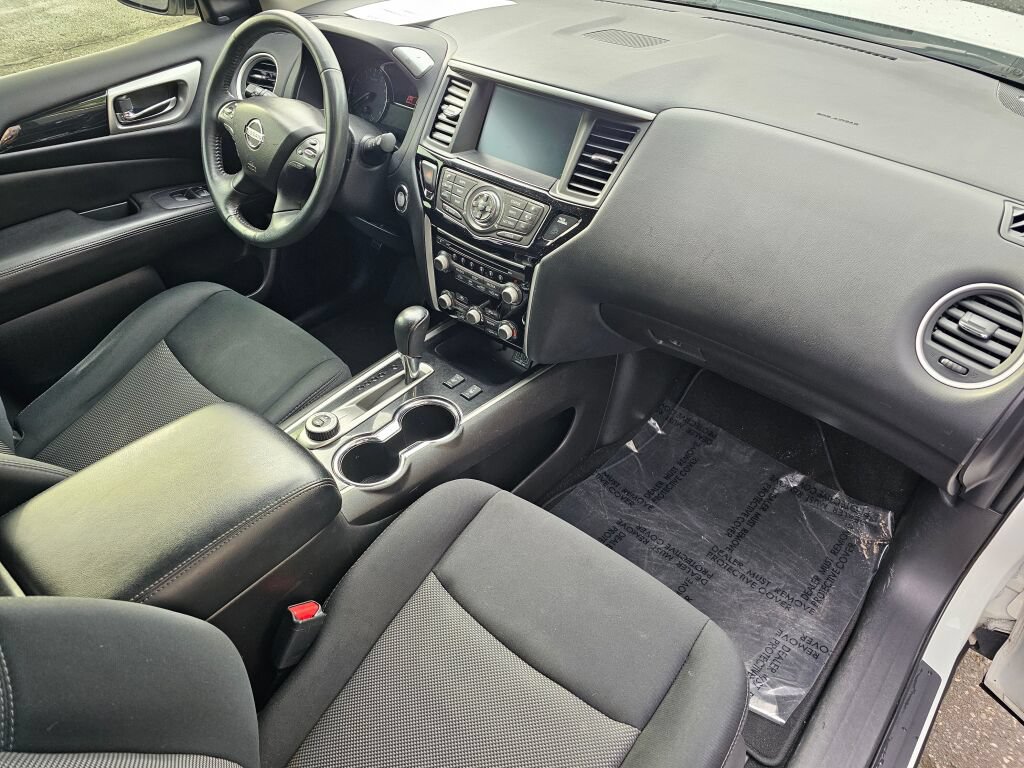 Used 2018 Nissan Pathfinder SV image 10