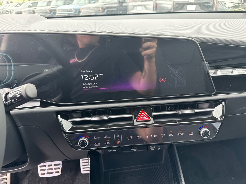 New 2025 Kia Niro SX Touring image 28