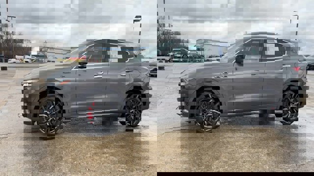 Used 2022 Maserati Levante Modena image 5