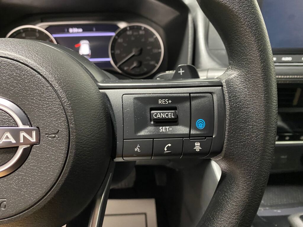 Used 2024 Nissan Rogue SV image 15