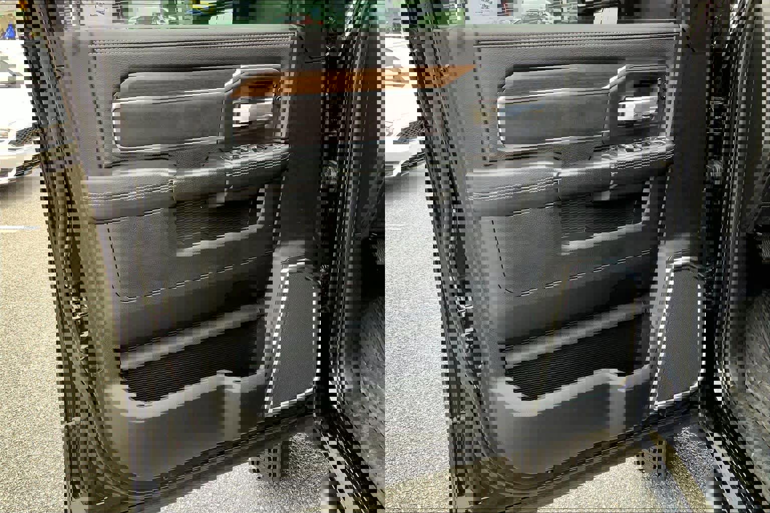 Used 2024 RAM 5500 Laramie image 19