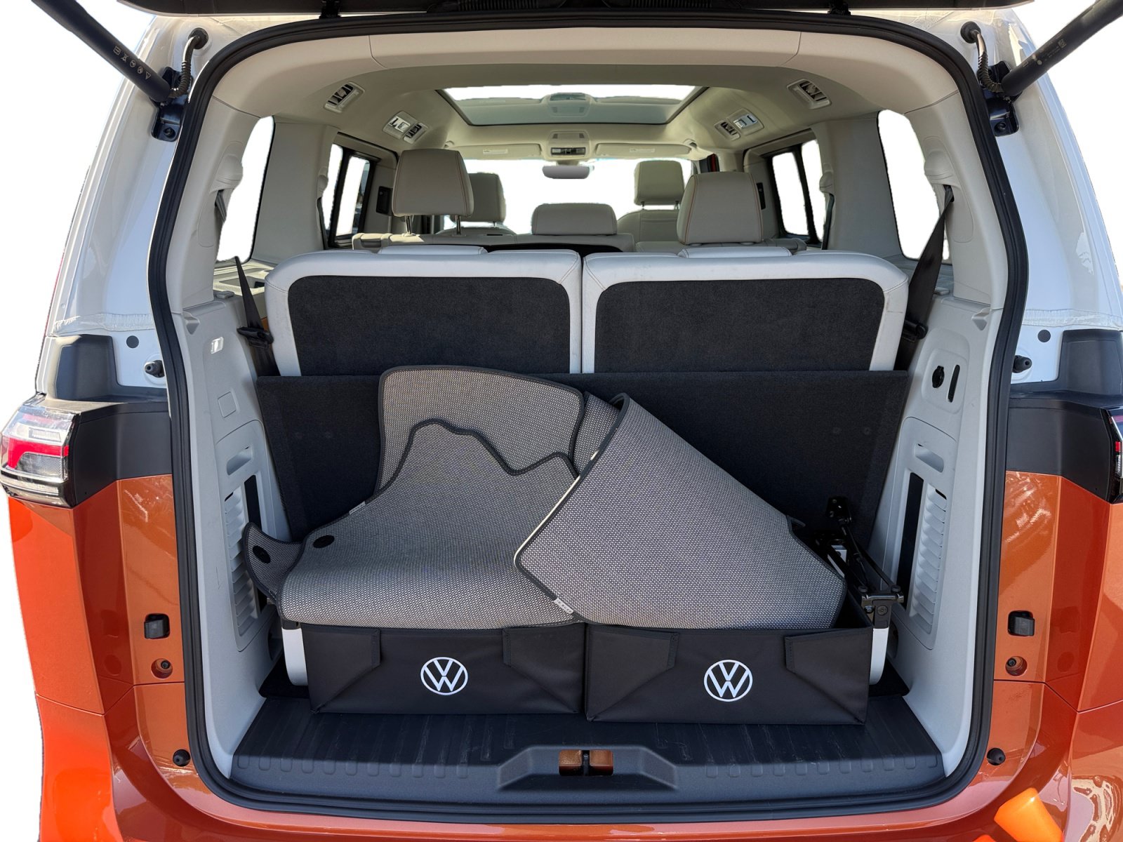 Certified 2025 Volkswagen ID. Buzz Pro S Plus RWD image 17