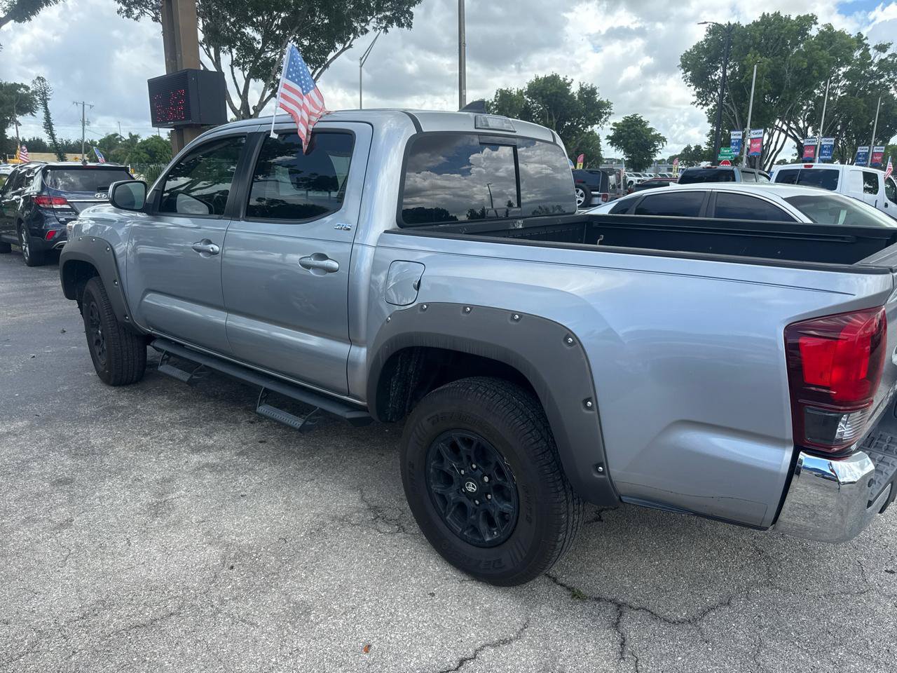 Used 2019 Toyota Tacoma SR5 RWD image 3