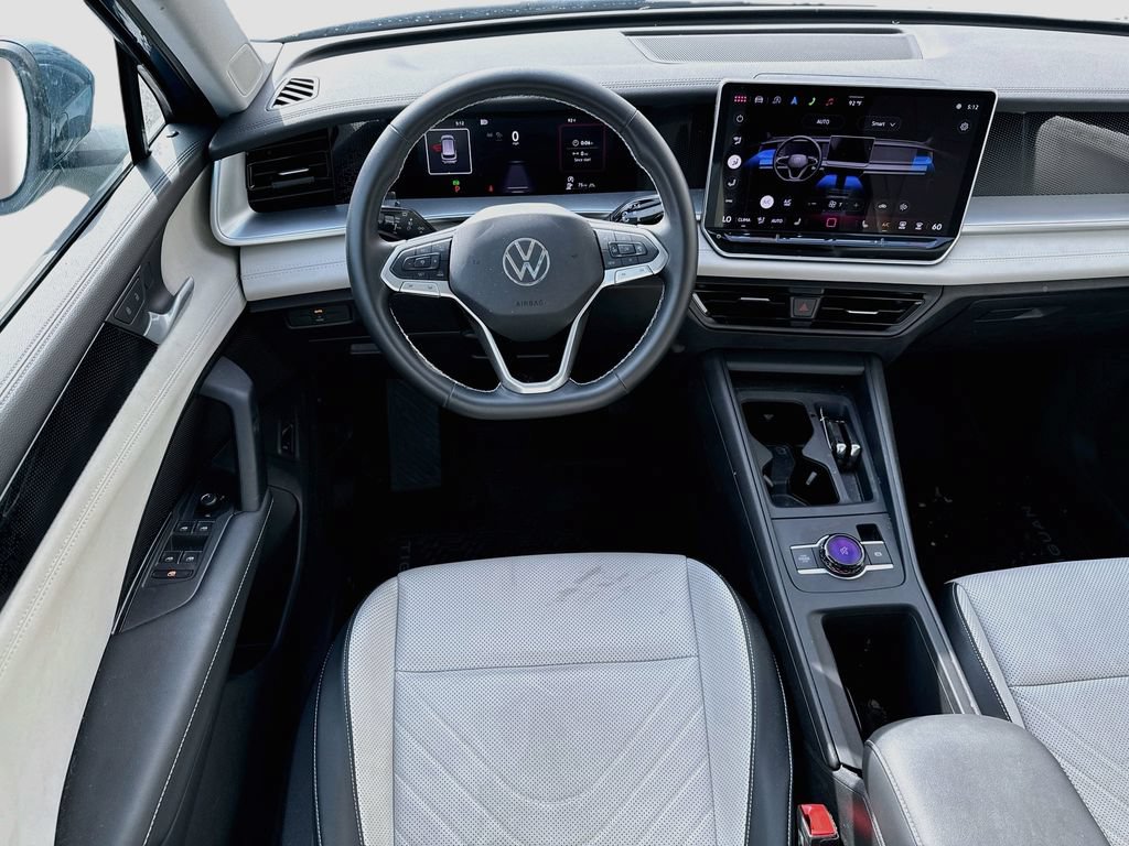 Used 2025 Volkswagen Tiguan SE w/ Panoramic Sunroof Package AWD/4WD image 24