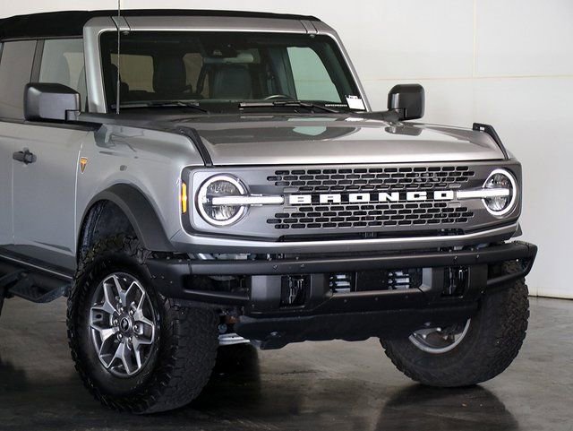 Used 2024 Ford Bronco Badlands image 6