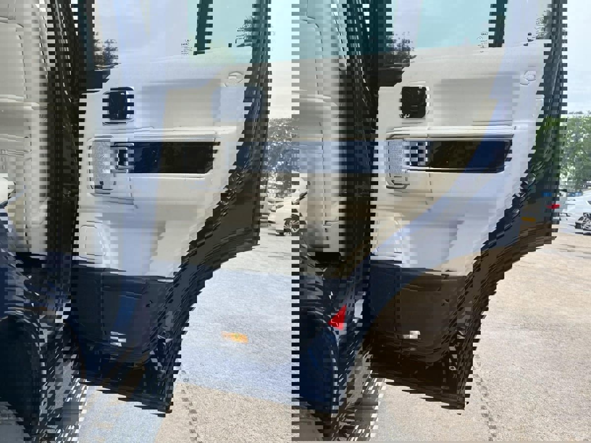 Used 2011 Land Rover Range Rover Supercharged AWD/4WD image 29