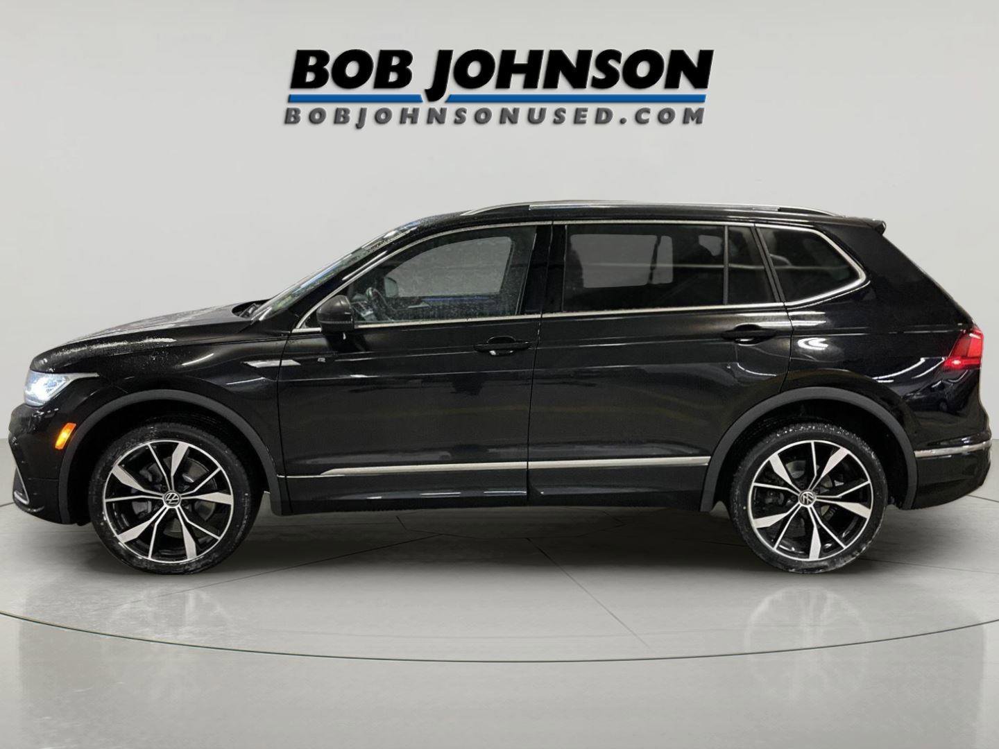 Used 2023 Volkswagen Tiguan SEL R-Line image 4