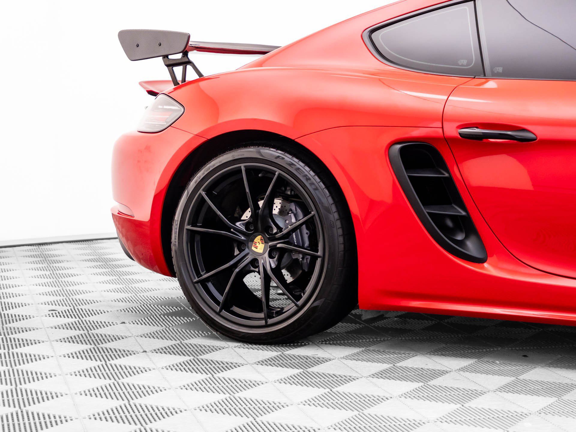 Used 2024 Porsche 718 Cayman RWD image 35