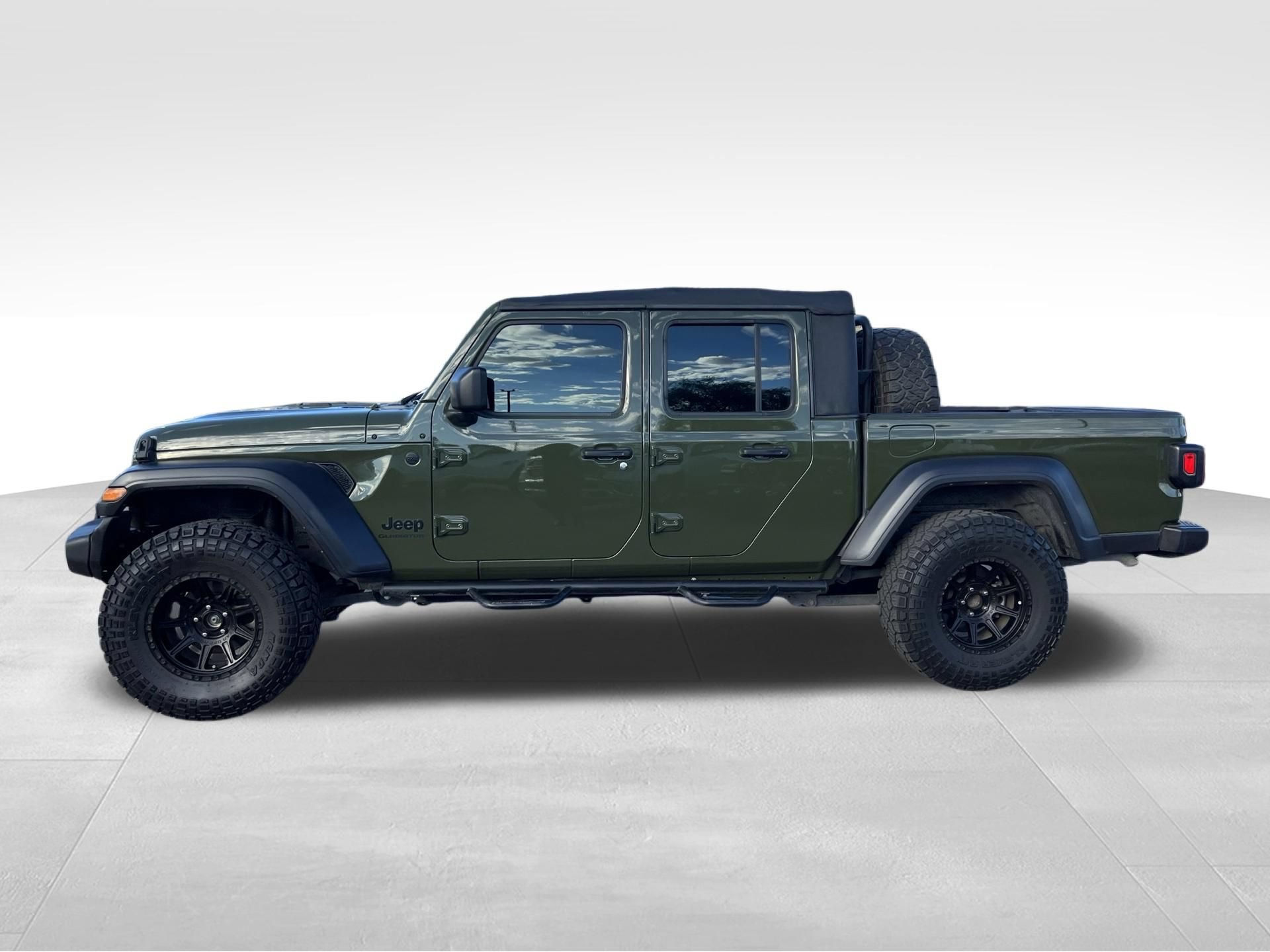 Used 2022 Jeep Gladiator Sport w/ Trailer Tow Package AWD/4WD image 8