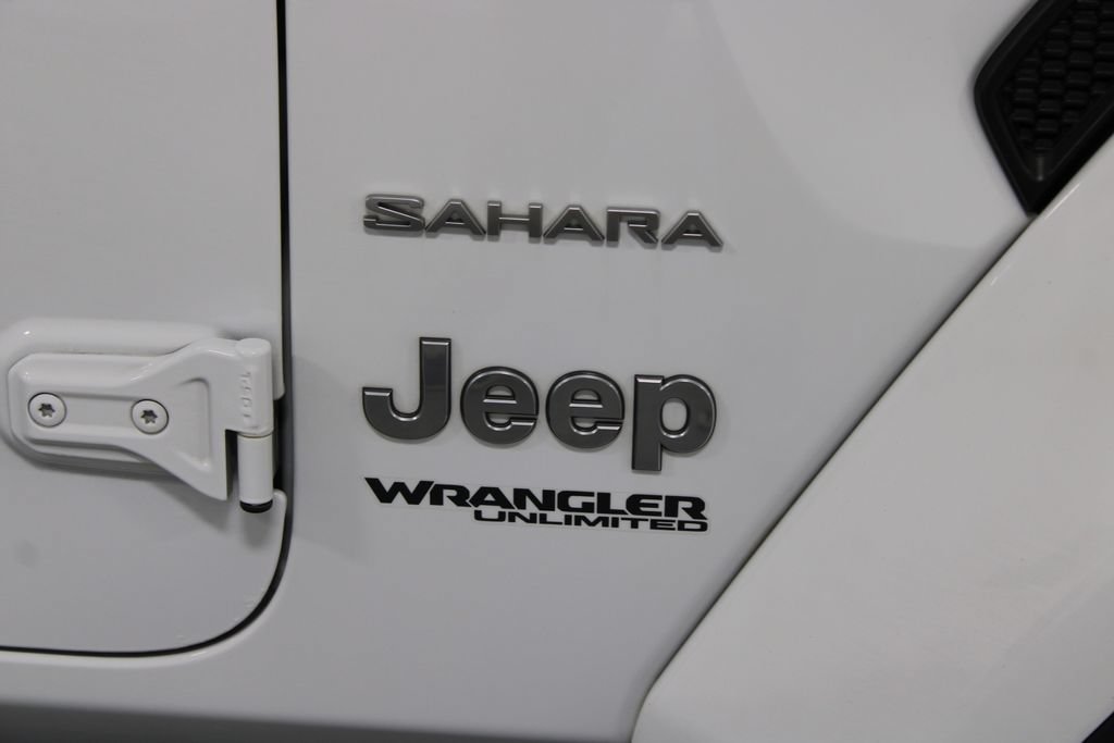 Used 2018 Jeep Wrangler Unlimited Sahara AWD/4WD image 12